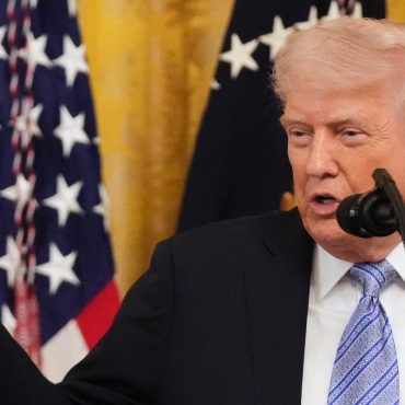 US To Pause Effort To Guide Ships Out Of Strait Of Hormuz To Focus On Iran Deal