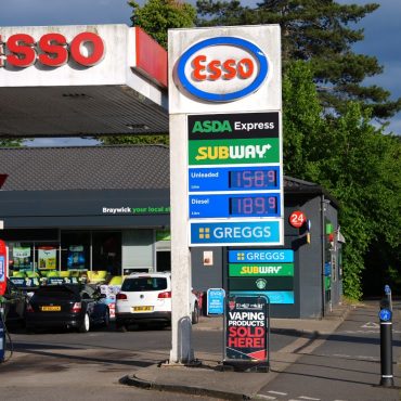 UK Relaxes Russian Oil Restrictions On Diesel And Jet Fuel Imports