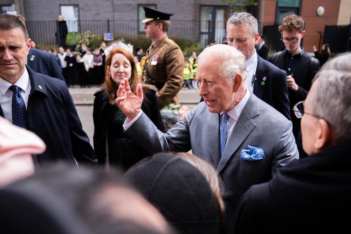 King Visits Golders Green And Meets Jewish Stabbing Victims