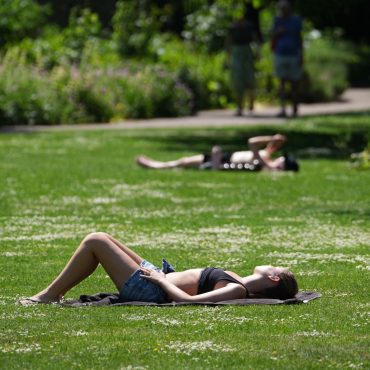 Met Office Says Record Temperatures Expected To Ease